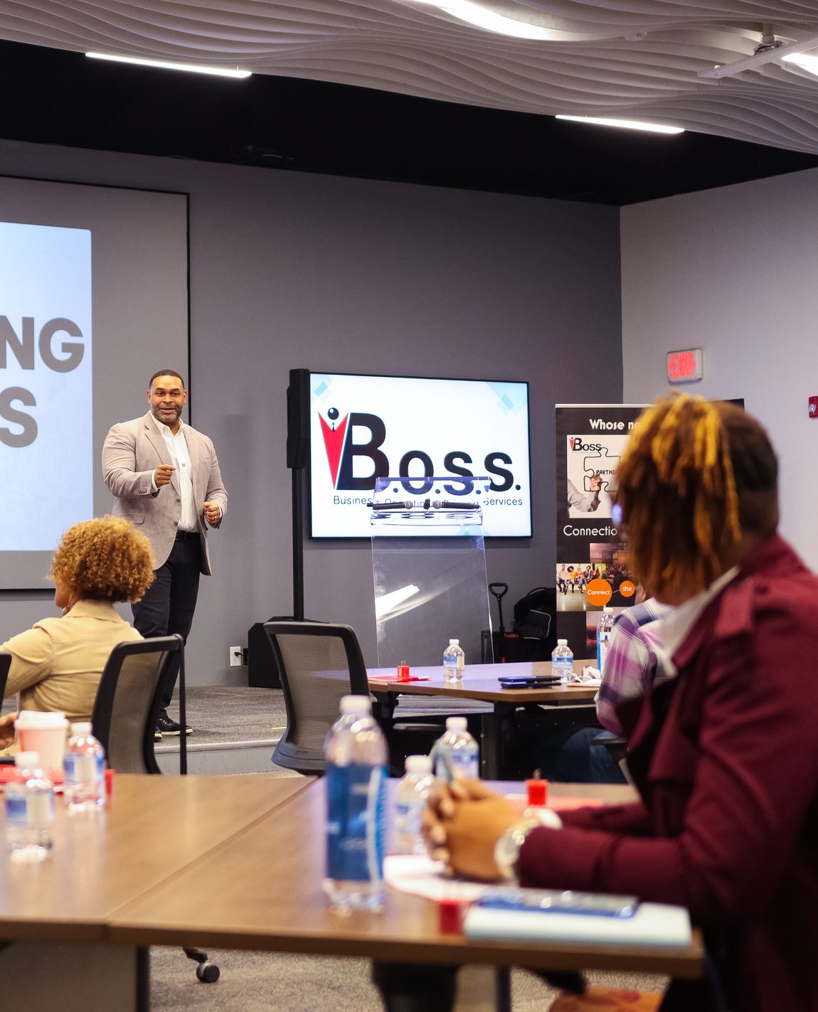 Dr. Lawrence E. Henderson Jr. leading a B.O.S.S. Connecting the Dots working session for an engaged room of participants in Atlanta